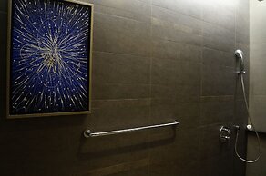 Greens Hotel & Suites