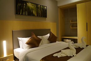 Greens Hotel & Suites