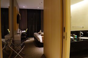 Greens Hotel & Suites