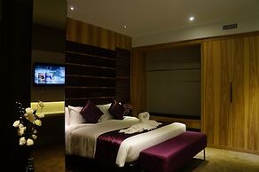 Greens Hotel & Suites