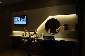 Greens Hotel & Suites