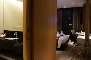 Greens Hotel & Suites