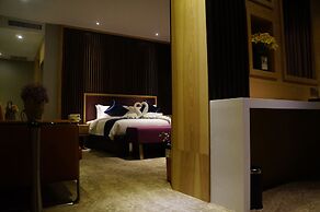 Greens Hotel & Suites