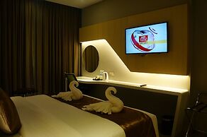 Greens Hotel & Suites