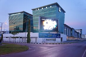 Greens Hotel & Suites