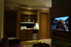 Greens Hotel & Suites