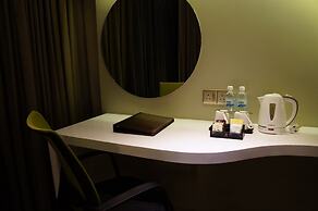 Greens Hotel & Suites