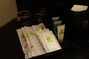 Greens Hotel & Suites