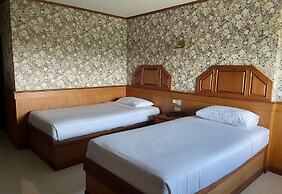 Sakol Grand Palace Hotel