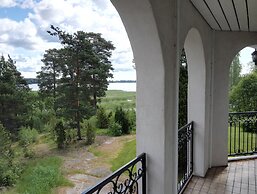 Albert's Manor