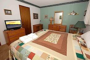 1510 Wildwood, 6 2 Bedroom Condo by RedAwning