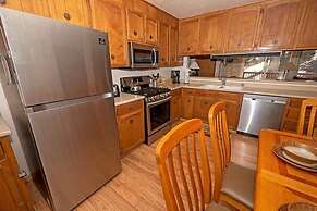 1510 Wildwood, 6 2 Bedroom Condo by RedAwning