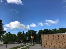Manitou Motor Inn