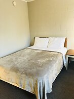 Manitou Motor Inn