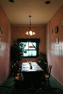 Manitou Motor Inn