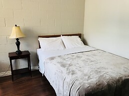 Manitou Motor Inn