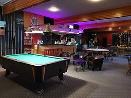 Manitou Motor Inn