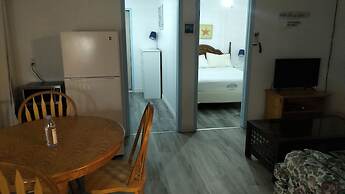 The Pinewood - Adult Getaway by the Lake