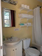 The Pinewood - Adult Getaway by the Lake