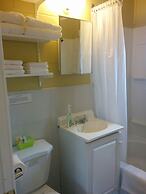 The Pinewood - Adult Getaway by the Lake