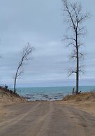 The Pinewood - Adult Getaway by the Lake