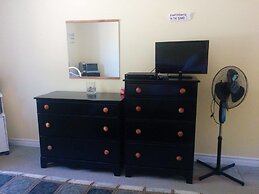 The Pinewood - Adult Getaway by the Lake