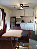 The Pinewood - Adult Getaway by the Lake