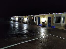 The Pinewood - Adult Getaway by the Lake