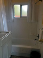 The Pinewood - Adult Getaway by the Lake