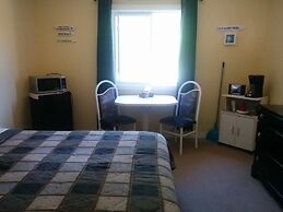 The Pinewood - Adult Getaway by the Lake