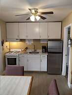 The Pinewood - Adult Getaway by the Lake