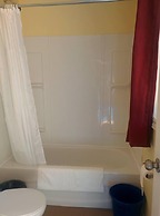 The Pinewood - Adult Getaway by the Lake