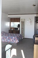 Raval Paradise Motel & RV Park