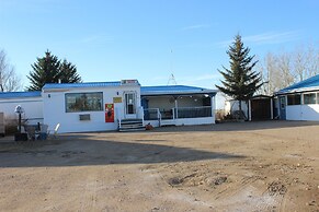 Raval Paradise Motel & RV Park