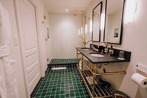 Eleven Revelstoke Lodge