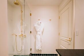 Eleven Revelstoke Lodge