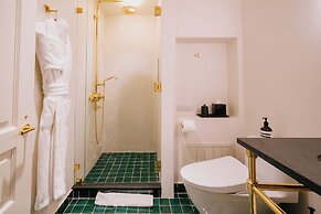 Eleven Revelstoke Lodge