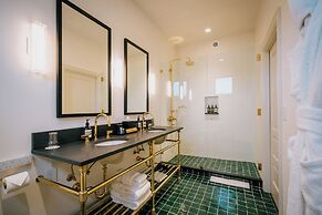 Eleven Revelstoke Lodge