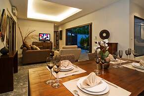 Villa Kama by Holiplanet