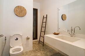 Villa Kama by Holiplanet