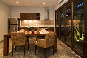 Villa Kama by Holiplanet