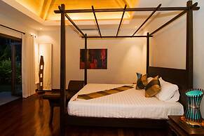 Villa Kama by Holiplanet