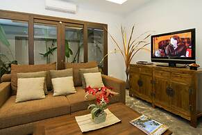 Villa Kama by Holiplanet