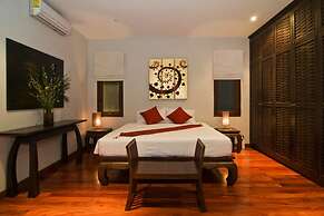 Villa Kama by Holiplanet