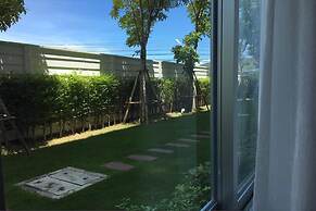 Baan Peang Ploen by Montri