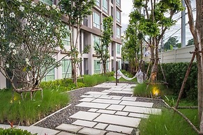 Baan Peang Ploen by Montri