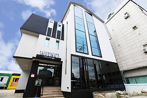 WITH U Hotel & Guesthouse