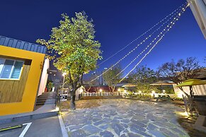 WITH U Hotel & Guesthouse