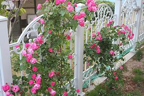 WITH U Hotel & Guesthouse