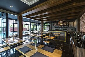 Cresco Hotel Buriram